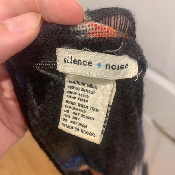 Silence and Noise infinity scarf, urban outfitters. 100% acrylic. - Picture 3 of 5